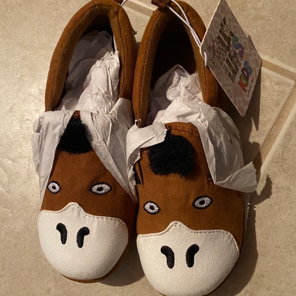 - muk Luks shoes - Picture 1 of 4